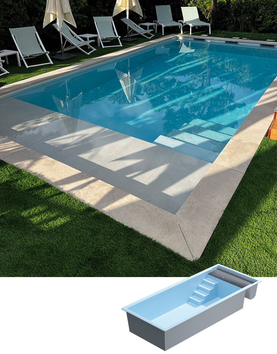 Piscine coque moderne et spacieuse avec eau bleu clair, entourée de chaises longues blanches et parasols sur pelouse verdoyante, offrant un espace de détente estival. Design rectangulaire avec escalier intégré pour accès facile, et aménagement en pierres naturelles, idéale pour familles et convivialité.